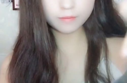 小姐姐吃冬天西瓜视频,小姐姐畅享冰镇西瓜瞬间