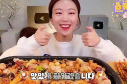 韩国小姐姐做麻辣海鲜,辣味与海鲜的完美邂逅
